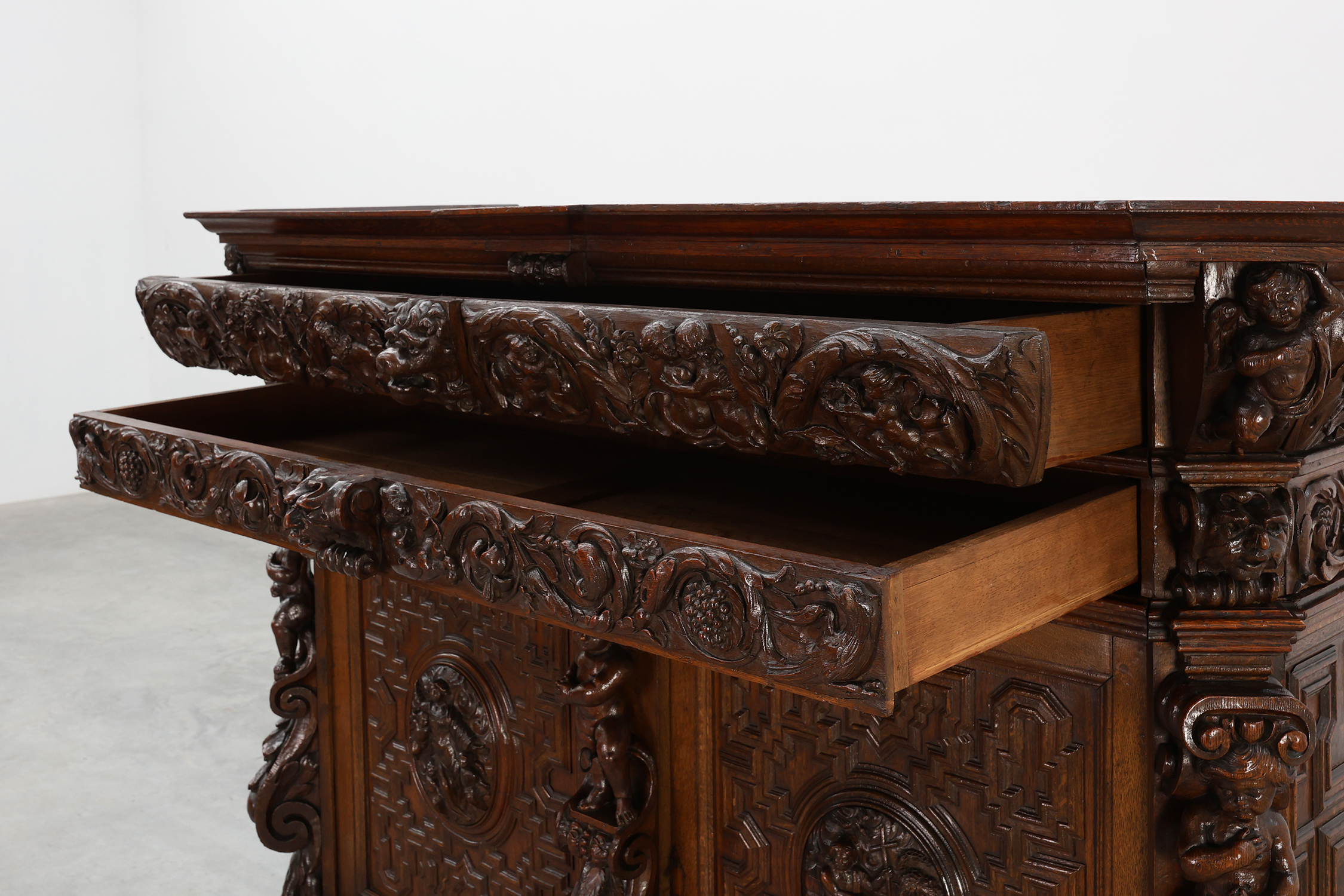 Flemish renaissance "beeldenkast" cabinet in oak wood Antwerp, ca. 1630thumbnail